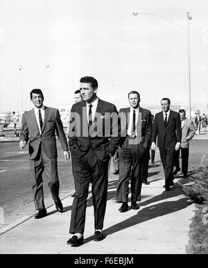 Jun 11, 1960; Hollywood, CA, Stati Uniti d'America; Scena del crimine commedia "Ocean's Eleven" diretto da Lewis Milestone. Credito: Foto da Warner Bros/Entertainment Immagini. (C) Copyright 1960 dalla cortesia della Warner Bros Foto Stock