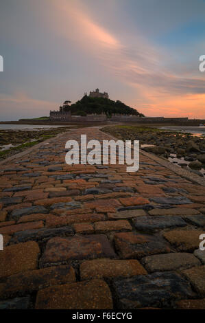 Tramonto su St Michaels Mount in West Cornwall Foto Stock