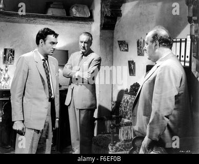 Data di rilascio: agosto 21, 1963. Il titolo del filmato: Il Cairo. STUDIO: Metro Goldwyn Mayer (MGM). Trama: un uomo chiamato Major è al Cairo dopo essere stato liberato da una prigione tedesca. Egli è lì per procedere con il suo piano per rubare i gioielli del re Tutankhamon presentano presso la galleria nazionale. Questo piano è stato in attesa dal momento che egli era stato imprigionato. Egli arruola la guida di Willy, Ali, Nicodemos, Kerim e Kuchuk per effettuare la sua dettagliata "infallibile piano'. Forse la maledizione del Pharoahs è più di una superstizione perché grandi scopre presto che mentre la rapina può essere facile, uscendo con i gioielli possono essere Foto Stock