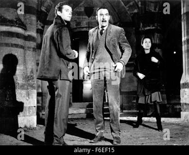 Data di rilascio: Settembre 18, 1963. Il titolo del filmato: l'ossessione. STUDIO: Argyle imprese. Trama: il dottor Markway, facendo ricerche per provare l'esistenza dei fantasmi, indaga Hill House, una grande e misteriosa mansion con un conto sensazionale storia di morte violenta e la pazzia. Con lui sono scettico giovane Luca che sta per ereditare la casa, il misterioso e chiaroveggente Teodora e insicuro Eleanor, la cui capacità psichiche fanno di lei si sentono in qualche modo in sintonia con qualunque spiriti abitano la vecchia magione. Con il passare del tempo diventa chiaro che hanno ottenuto più di essi contrattati per come il fantasma delle prese Foto Stock