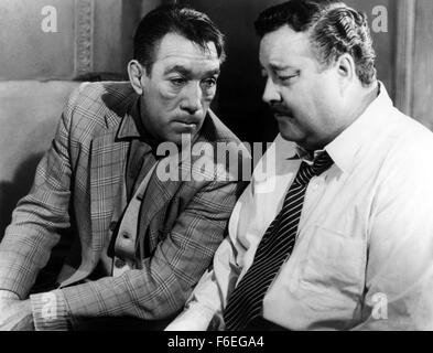 Jun 12, 1962; Hollywood, CA, Stati Uniti d'America; Anthony Quinn e Jackie Gleason star come Louis 'montagna' Rivera e Maish Rennick nel dramma "Requiem per un pesante' diretto da Ralph Nelson. Foto Stock