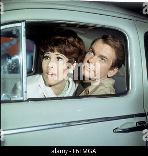 Dic 24, 1968; San Francisco, CA, Stati Uniti d'America; MICHELE LEE e DEAN JONES star come Carole Bennett (Thorndyke il Segretario) e Jim Douglas/Van Hippy nella famiglia avventura/commedia "Love Bug' diretto da Robert Stevenson. Foto Stock