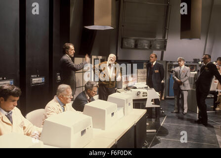 Data di rilascio: 1977. STUDIO: MGM. Trama: scienziato Alex Harris, facendo ricerca sull'intelligenza artificiale, sta lavorando su un particolare tipo di computer. Questo computer cresce sempre più e diventa sempre più potente ed eventualmente stupri lo scienziato della moglie Susan Harris. Foto Stock