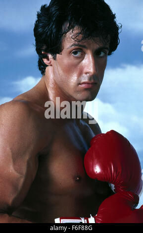 Data di rilascio: maggio 28, 1982 il titolo del filmato: Rocky III DIRETTORE: Sylvester Stallone STUDIO: United Artists Trama: quando Rocky è sconfitto da un brutale challenger, Apollo Creed offre a riqualificarsi lui al fine di riguadagnare il suo spirito combattivo nella foto: Sylvester Stallone come Rocky Balboa (credito Immagine: c United Artists/Entertainment Immagini)) Foto Stock