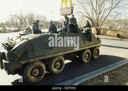 Data di rilascio: agosto 10, 1984 il titolo del filmato: Red Dawn direttore: John Milius STUDIO: United Artists trama: Da fuori del cielo, Sovietici, Nicaragua e truppe cubane iniziare lo sbarco sul campo di calcio di Colorado high school. In pochi secondi, i paracadutisti hanno attaccato la scuola e ha inviato un gruppo di adolescenti in fuga verso le montagne nella foto: scene dal film (credito Immagine: c United Artists/Entertainment Immagini) Foto Stock