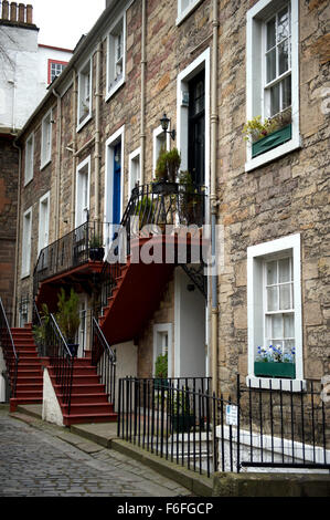 Una vista lungo la storica Ramsey Giardini in Castlehill area di Edimburgo Foto Stock