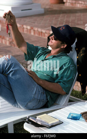 Data di rilascio: agosto 17, 1990 il titolo del filmato: Prendersi Cura delle Aziende STUDIO: Buena Vista Pictures Regista: Arthur Hiller Trama: un uptight pubblicità exec dispone di tutta la sua vita in un organizer filofax che erroneamente finisce nelle mani di un amichevole carcerato che pone come lui. Nella foto: JAMES BELUSHI come Jimmy Dworski. (Credito Immagine: c Buena Vista Immagini/Foto Intrattenimento) Foto Stock