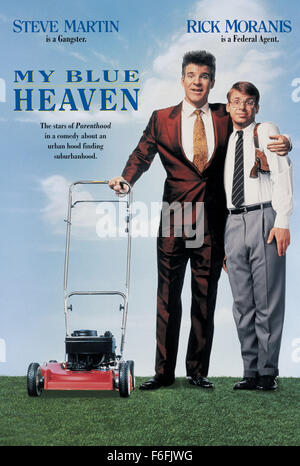 Data di rilascio: agosto 17, 1990 il titolo del filmato: Il mio Blue Heaven STUDIO: Hawn Sylbert Movie direttore dell'azienda: Herbert Ross trama: agente FBI Barney Coopersmith è assegnato a proteggere ex Mafia figura rivolta informatore Vincent Antonelli. In la protezione testimoni programma uno dovrebbe mantenere un basso profilo, ma questo è qualcosa che Antonelli ha problemi facendo. Coopersmith certamente ha le mani piene di mantenere Antonelli lontano dalla mafia hitmen che vogliono fermare lui testimoniando, per non parlare dei locali notturni. Nella foto: Steve Martin come Vincenzo "Vinnie' Antonelli e Rick MORANIS come Barney C Foto Stock