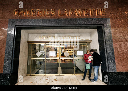 14 Novembre 2015 - Parigi, Francia in seguito agli attacchi terroristici, magazzini francesi, Gallerie Lafayette erano chiusi per 'security motivi" il sabato. Credito: Leo romanzo/Alamy Live News Foto Stock