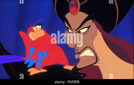 Nov 11, 1992; Los Angeles, CA, Stati Uniti d'America; GILBERT GOTTFRIED e DOUGLAS SEALE come le voci di Iago il pappagallo e Sultano di Agrabah nel animato family commedia musicale "Aladdin" diretto da Ron Clements. Foto Stock