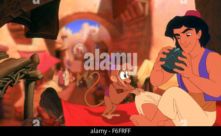 Nov 11, 1992; Los Angeles, CA, Stati Uniti d'America; FRANK WELKER e SCOTT WEINGER come voci di Abu la scimmia e Aladdin in animato family commedia musicale "Aladdin" diretto da Ron Clements. Foto Stock