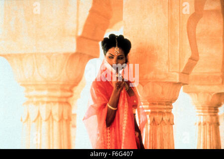 Sep 11, 1996; Hollywood, CA, Stati Uniti d'America; SARITA CHOUDHURY come Tara, la Regina, nella romantica, criminalità, dramma ''Kama Sutra: Un racconto dell'amore" diretto da Mira Nair. Foto Stock