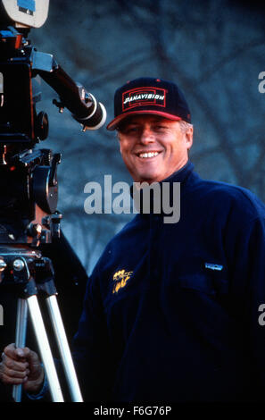 Maggio 11, 1997; Los Angeles, CA, Stati Uniti d'America; Direttore Roger Donaldson sul set di "ante Picco dell'. Foto Stock