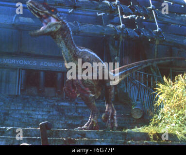 Data di rilascio: maggio 19, 1997. Il titolo del filmato: Il mondo perduto : Jurassic Park. STUDIO: Universal Pictures. Trama: il film raccoglie quattro anni dopo la catastrofe di Jurassic Park. Su un isola vicina, dinosauri hanno segretamente sopravvissuto ed è stato autorizzato ad effettuare il roaming libero ma ora vi è una più minaccioso minaccia--un piano per catturare e portare i dinosauri con la terraferma. John Hammond, che ha perso il controllo della sua società InGen, vede la possibilità di riscattare se stesso per i suoi errori del passato e invia una spedizione guidata da Ian Malcolm per raggiungere l'isola prima il mercenario squadra ottiene ci. I due gruppi si confrontano tra loro Foto Stock