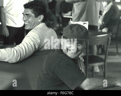 Maggio 30, 1997; Los Angeles, CA, Stati Uniti d'America; attore JOE PESCI stelle come Joe Acque in Hollywood Foto commedia, "Gone Fishin'. Foto Stock