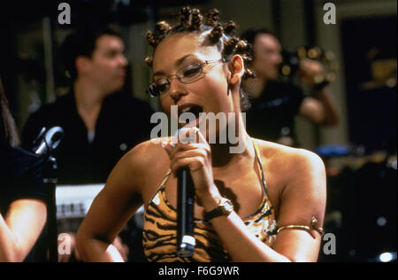 Data di rilascio: 23 gennaio 1998. Il titolo del filmato: Spice World - STUDIO: Columbia Pictures Corporation. Trama: Il film segue le Spice Girls e del loro entourage come manager Clifford, il suo assistente Deborah, regista di pontili che sta cercando di girare un documentario su "Il vero Spice Girls' e altri nella loro vita quotidiana. Nella foto: MELANIE BROWN come Melanie B - Scary Spice. Foto Stock