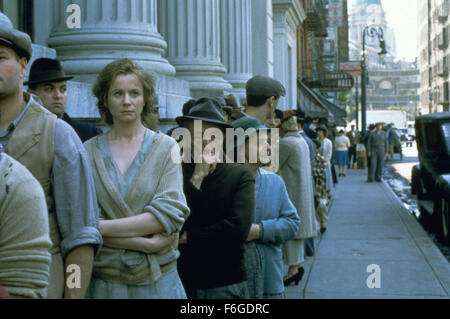 Dic 06, 1999; New York, NY, STATI UNITI D'AMERICA;attrice Emily Watson come Olive Stanton in 'Culla Will Rock". Foto Stock