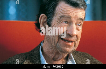 Feb 16, 2000; Hollywood, CA, Stati Uniti d'America; Walter Matthau come Lou Mozell nella commedia drammatica ''Hanging Up" diretto da Diane Keaton. Foto Stock