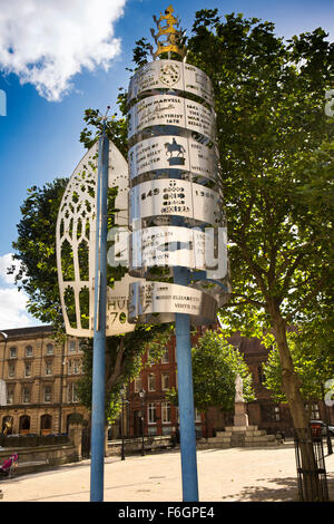 Regno Unito, Inghilterra, nello Yorkshire, Hull, nord chiesa lato, scafo storia tagliare acciaio inossidabile scultura in piazza al di fuori della santa Trinità Foto Stock