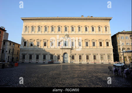 Palazzo Farnese, Piazza Farnese, Roma, Italia Foto Stock