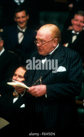 Apr 27, 2002; Hollywood, CA, Stati Uniti d'America; ALBERT FINNEY come Winston Churchill nel dramma ''La raccolta Storm" diretto da Richard Loncraine. Foto Stock