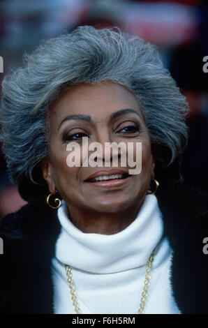 Jan 18, 2002; Hollywood, CA, Stati Uniti d'America; NICHELLE NICHOLS come Amelia Brooks nella commedia "Cani ora'' diretto da Brian Levant. Foto Stock