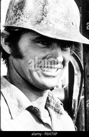 1970, il titolo del film: Cinque pezzi facili, Direttore: BOB RAFELSON, nella foto: disco, cappello, Jack Nicholson, elmetto, casco, sorridente, GRIN, sfrontato, sfrontato GRIN, maliziosa, ustioni. (Credito Immagine: SNAP) Foto Stock