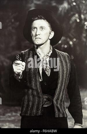 1961, il titolo del film: ultimo tramonto, REGISTA: ROBERT ALDRICH, Studio: universale, nella foto: Robert ALDRICH, Kirk Douglas, Gun Crazy a pistola. (Credito Immagine: SNAP) Foto Stock