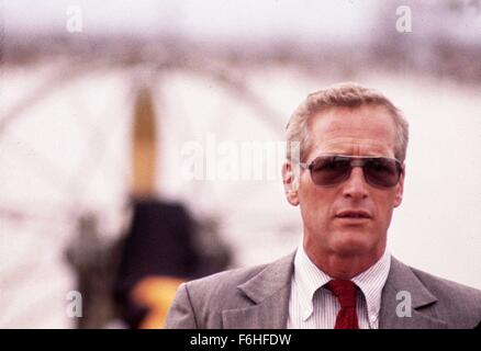 1976, il titolo del film: POOL DI ANNEGAMENTO, Direttore: STUART ROSENBERG, Studio: WARNER, nella foto: ACCESSORI, Paul Newman, STUART ROSENBERG. (Credito Immagine: SNAP) Foto Stock