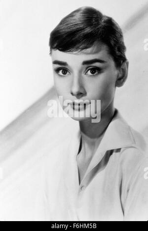 1957, il titolo del film: Funny Face, Direttore: Stanley Donen, Studio: Paramount, nella foto: Audrey Hepburn, colpo alla testa, ritratto. (Credito Immagine: SNAP) Foto Stock