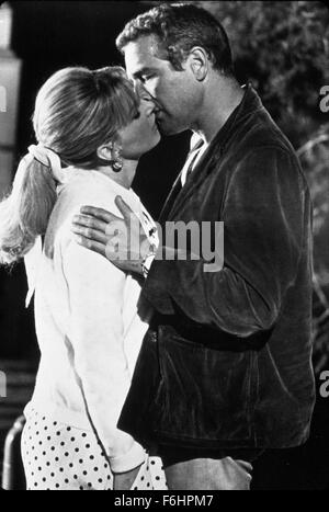 1969, il titolo del film: vincere, Direttore: JAMES GOLDSTONE, Studio UNIV, nella foto: JAMES GOLDSTONE, baciare, Paul Newman, ROMANCE. (Credito Immagine: SNAP) Foto Stock