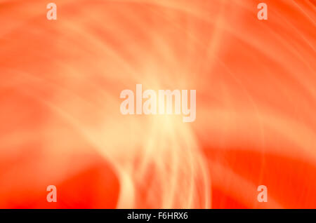 Moto rossa sfocata sullo sfondo delle luci Foto Stock