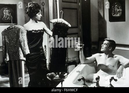 1965, il titolo del film: terzo giorno, Direttore: JACK SMIGHT, Studio: WARNER, nella foto: ELIZABETH ASHLEY, vasche da bagno/doccia, GEORGE PEPPARD. (Credito Immagine: SNAP) Foto Stock