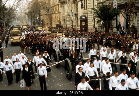 Jun 11, 2002; Hollywood, CA, Stati Uniti d'America; attrice MADONNA come Evita stelle in 'Evita' diretto da Alan Parker.. (Credito Immagine: ) Foto Stock