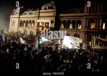 Jun 11, 2002; Hollywood, CA, Stati Uniti d'America; attrice MADONNA come Evita stelle in 'Evita' diretto da Alan Parker.. (Credito Immagine: ) Foto Stock