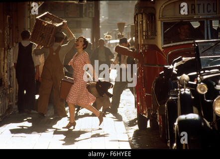 Jun 11, 2002; Hollywood, CA, Stati Uniti d'America; attrice MADONNA come Evita stelle in 'Evita' diretto da Alan Parker.. (Credito Immagine: ) Foto Stock