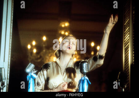 Jun 11, 2002; Hollywood, CA, Stati Uniti d'America; attrice MADONNA come Evita stelle in 'Evita' diretto da Alan Parker.. (Credito Immagine: ) Foto Stock