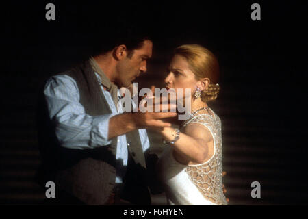 Jun 11, 2002; Hollywood, CA, Stati Uniti d'America; attore Antonio Banderas come Che e attrice MADONNA come Evita star in 'Evita' diretto da Alan Parker.. (Credito Immagine: ) Foto Stock