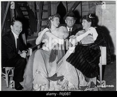 1939, il titolo del film: addio, il sig. Chip, Direttore: SAM LEGNO, nella foto: dietro le quinte, JUDITH FURSE, GREER GARSON, Paul Henreid. (Credito Immagine: SNAP) Foto Stock