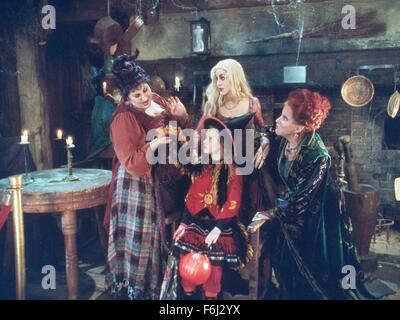 1993, il titolo del film: hocus pocus, Direttore: Kenny Ortega, Studio: BUENA VISTA, nella foto: Thora Birch, Bette Midler, KATHY NAJIMY, Kenny Ortega. (Credito Immagine: SNAP) Foto Stock