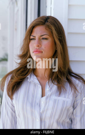 Oct 03, 2003; Los Angeles, CA, Stati Uniti d'America; attrice Eva Mendes come Alex Diaz-Whitlock nel MGM pictures crimini/dramma "fuori del tempo". Foto Stock