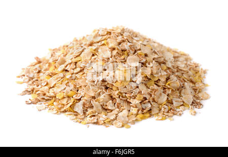 Cumulo di più scaglie di grana isolato su bianco Foto Stock