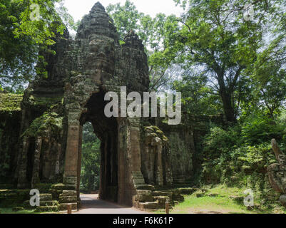 Angkor, Cambogia: la magnifica north face porta di Angkor Thom. Foto Stock