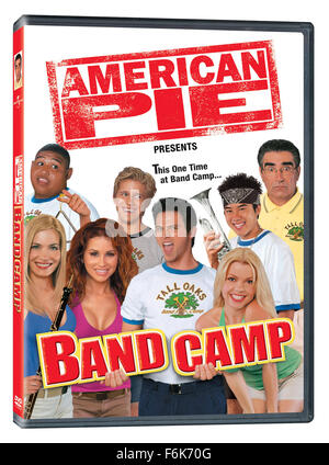 Rilasciato: 26 Dic 2005. Il titolo del filmato: AMERICAN PIE presenta Band Camp. Nella foto: questo volta intorno, il focus sarà su Matt Stifler, fratello minore di Steve Stifler, come Matt è inviato alla band camp per l'estate quando egli affronta l espulsione dalla scuola. In un primo momento, Matt tenterà di filo il camp con telecamere nascoste per trasformarlo in un set per il suo "Girls Gone Wild' tipo video, ma quando egli cade per compagno campie Elyse, i suoi sforzi per soffocare la sua Stiffmeister modi sarà sicuramente soddisfare con esilaranti risultati. Nella foto: Chiave arte dotato (da sinistra a destra) RACHEL VELTRI come Dani, OMAR BENSON MILLER come O Foto Stock