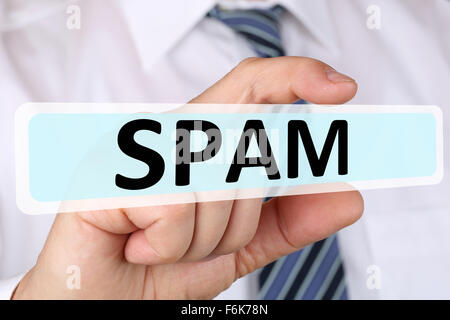 Imprenditore il concetto di business con l'invio di spam mail E-Mail via internet sul computer Foto Stock