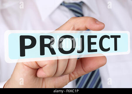 Imprenditore il concetto di business con lavorando sul progetto nell'organizzazione dell'ufficio Foto Stock