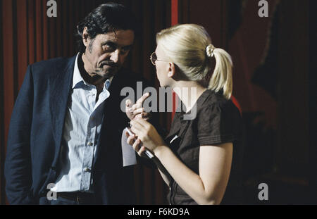 Data di rilascio: 28 luglio 2006. Il titolo del filmato: scoop. STUDIO: BBC Films. Trama: un giornalismo Americano studente a Londra scoop una grande storia e inizia una relazione con un aristocratico come l'incidente si sviluppa. Nella foto: Scarlett Johansson come Sondra Pransky e IAN MCSHANE come Joe Strombel. Foto Stock