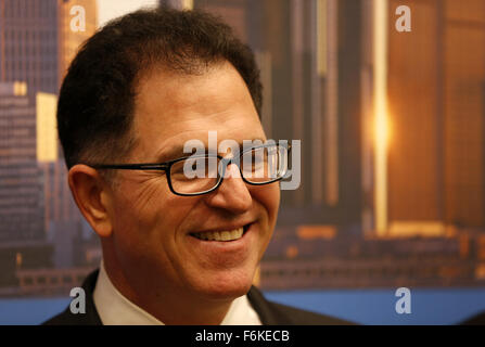 Detroit, MI, Stati Uniti. 17 Nov, 2015. Michael Dell, fondatore, Presidente e CEO di Dell Inc. risolve il Detroit Club Economico tenutosi al Cobo Center di Detroit, Michigan, Martedì, 17 novembre 2015. Credito: Jeff Kowalsky ZUMA/filo/Alamy Live News Foto Stock