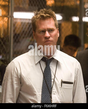 Data di rilascio: 22 novembre 2006. Il titolo del filmato: Deja Vu. STUDIO: Touchstone Pictures. Trama: un agente ATF viaggia indietro nel tempo per salvare una donna da assassinati, cadere in amore con lei durante il processo. Nella foto: VAL KILMER come agente Pryzwarra. Foto Stock