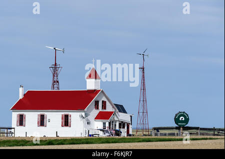 La chiesa con il tetto rosso in Rosefield, Val Marie comune rurale, Saskatchewan Foto Stock